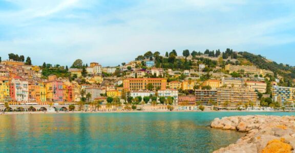Menton : Évasion Colorée et Culturelle sur la Riviera Française